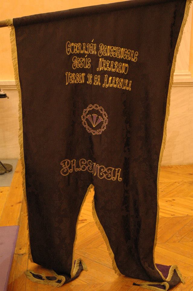 Bandera de difuntos (envés) 581667_465336140187449_13453345_n